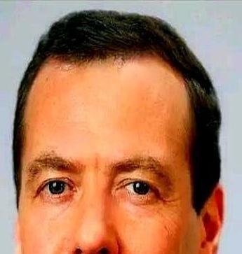 梅德韦杰夫这一嗓子，算是把桌子给掀了，直接告诉全世界：没错，我是在跟美国人私下里