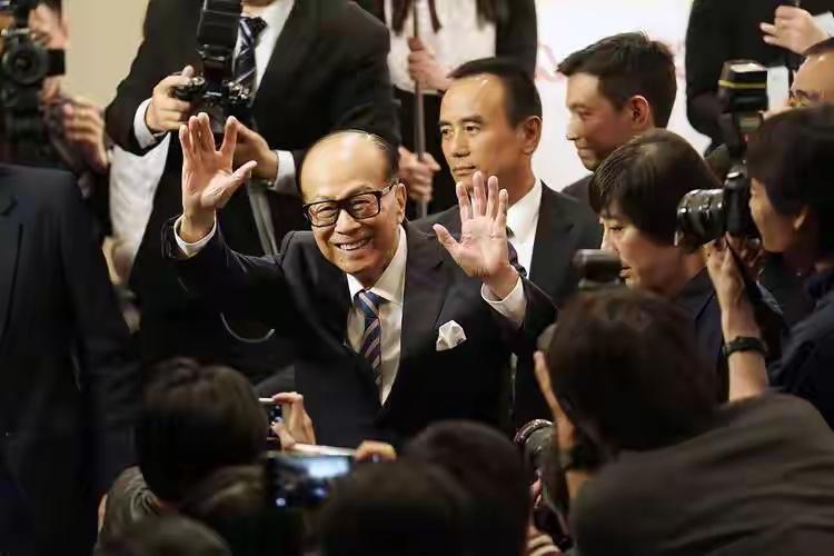 网传李嘉诚“去世”了长实严正（家属）辟谣，并表示李嘉诚暂时不会公开露面出现这