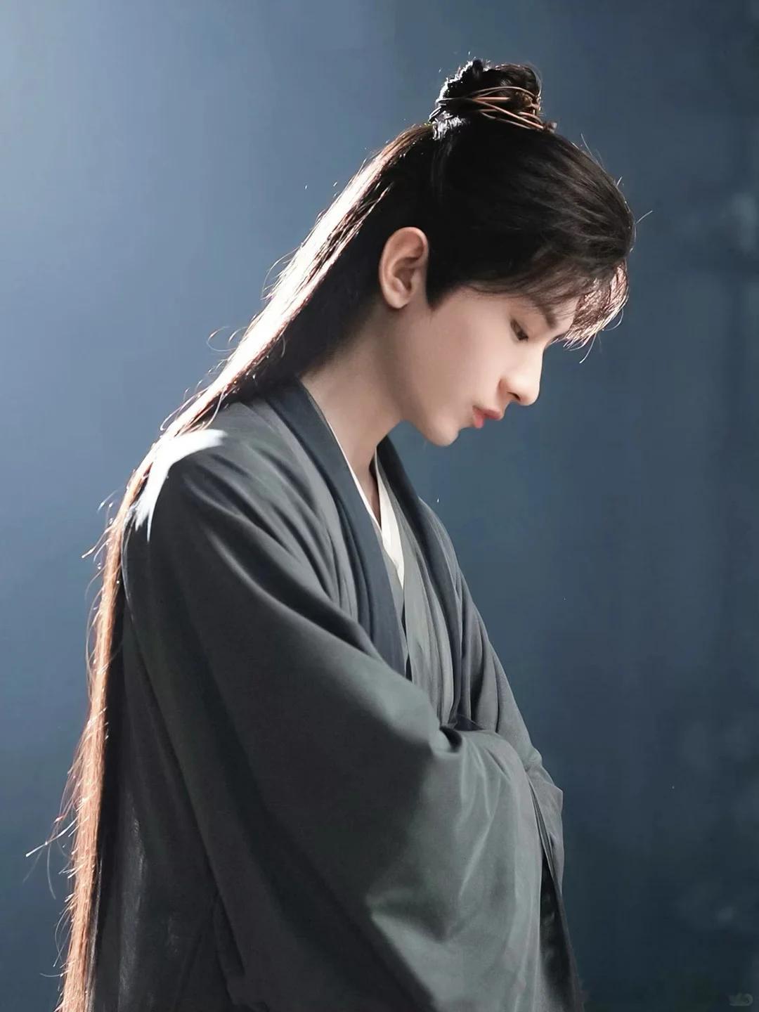 成毅神图，拿图吱一声[红脸笑]😘，祝毅哥越来越好。成毅神图祝成毅