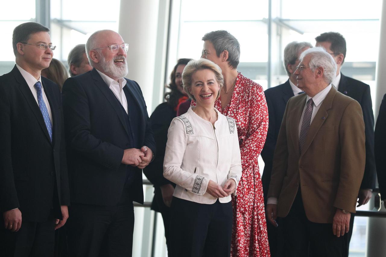 梦醒了！欧盟的“VIP好日子”终结，中美俄不再供养，原形毕露不知你是否有同感