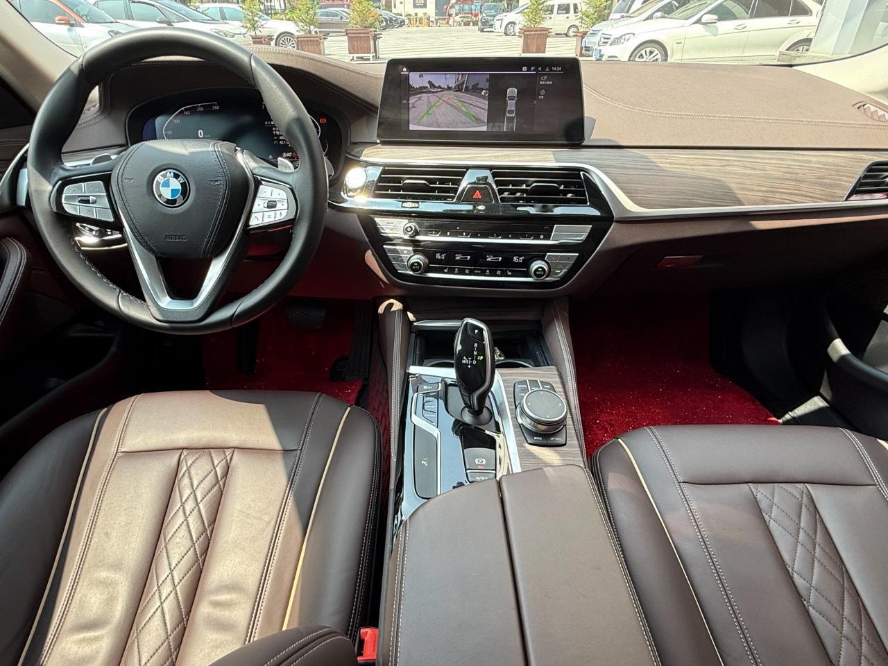 2020年的宝马530，跑了5万公里，现在值多少钱？昨天，朋友提了一辆202