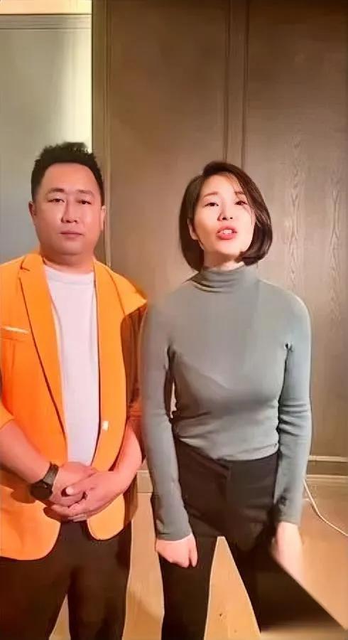 苏州年会那支舞，我看了三遍才反应过来——这姑娘是把流量玩明白了。论长相她就是