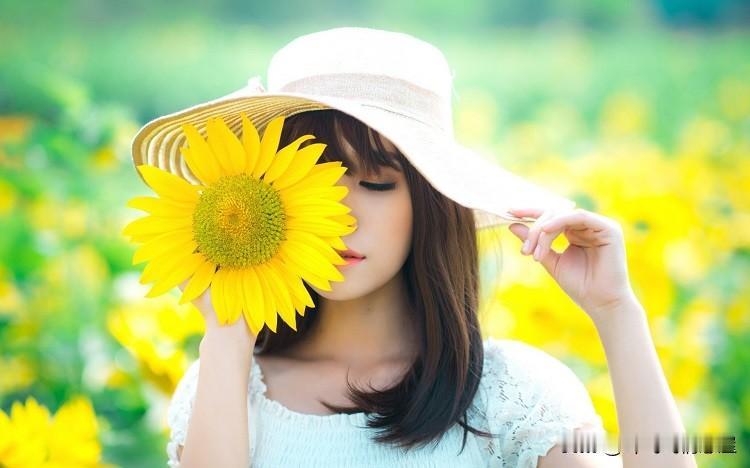 中年女人被异性撩了，一般会有这几个反应：1、大多数会当场生气，表现得很高冷，和