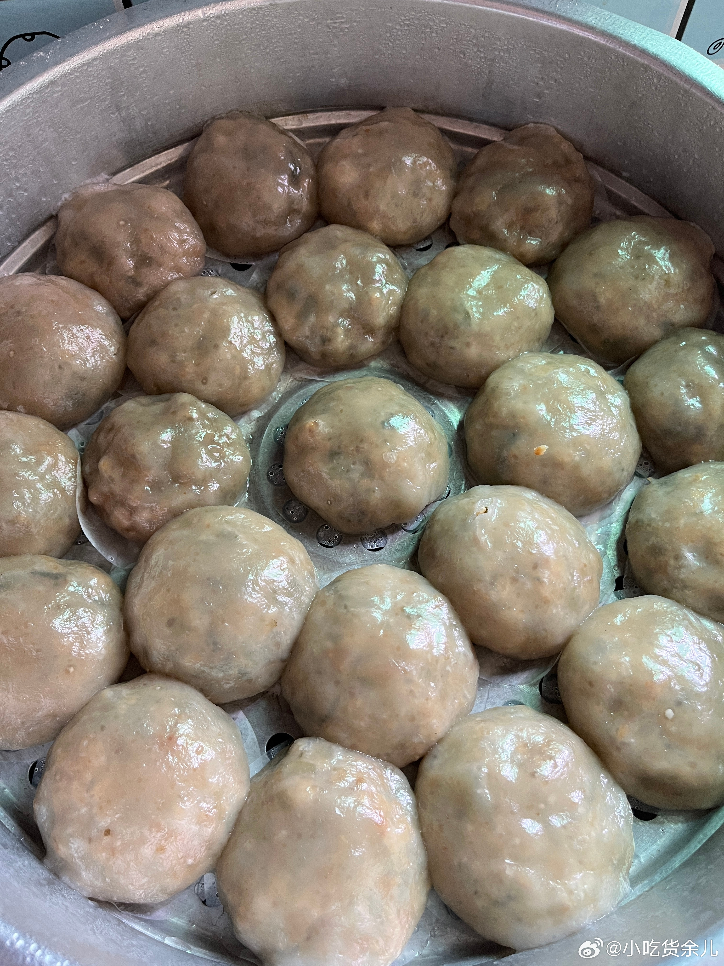 婆婆做了好吃的粿，酸菜口味的，是不是潮汕人的最爱😍这次婆婆做的可以，很好吃😋