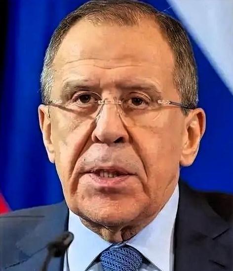 4月25日，莫斯科突然甩出一记震碎全球政坛的“重磅炸弹”！干了快20年外长的拉夫