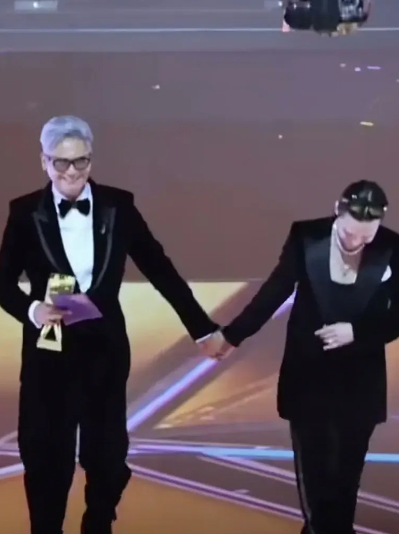 MaMa亚洲音乐大赏在韩国举行，中国香港艺人周润发受邀担任颁奖嘉宾。当周润发