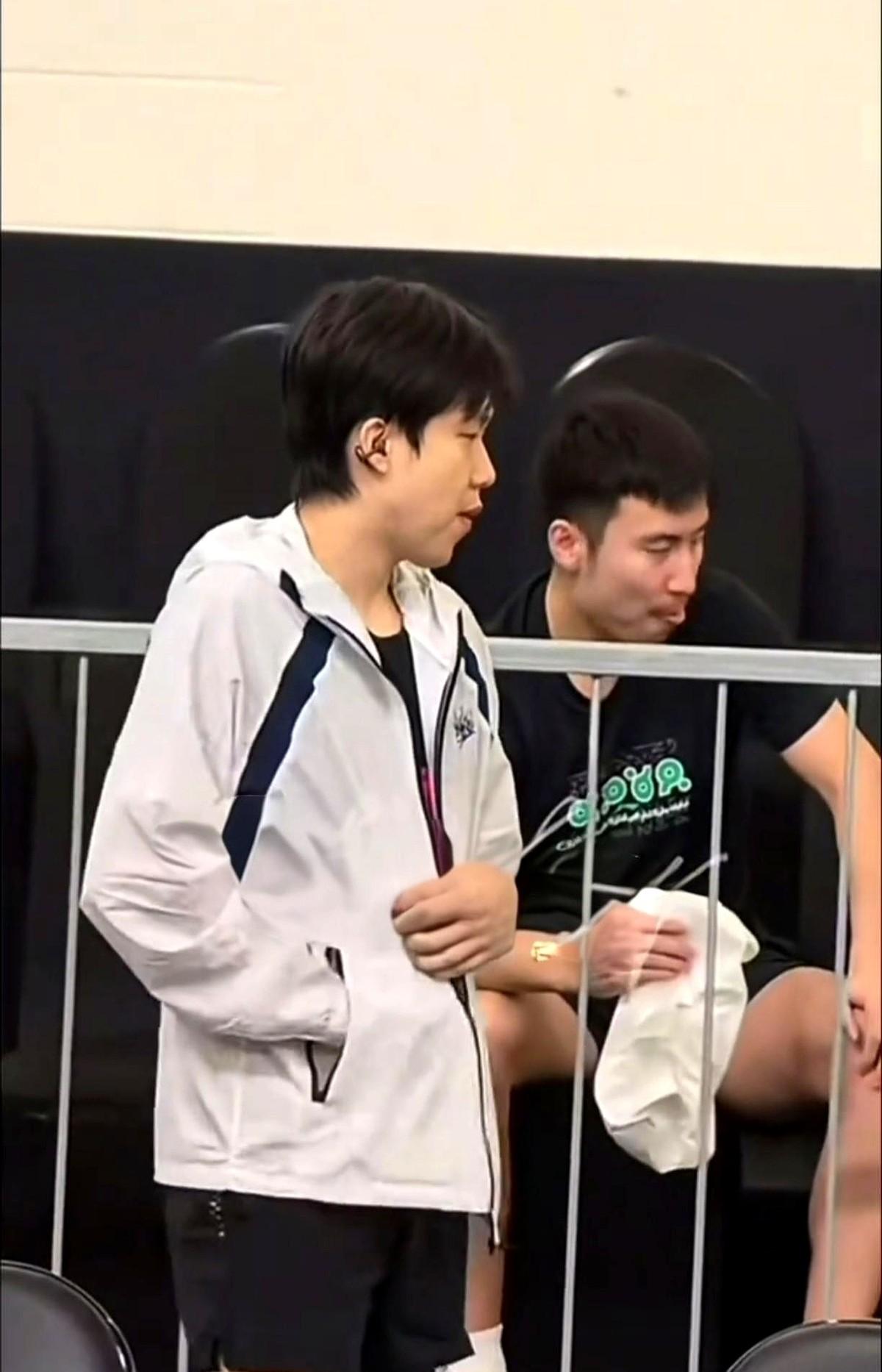 谁能想到，世界第一的乒乓球手，活法儿能差这么多？王楚钦，精准得像台机器，喝水