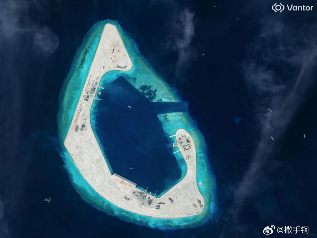 路透称新的卫星图像显示，中国正快速推进在羚羊礁修建跑道的工程。分析人士估计，跑道