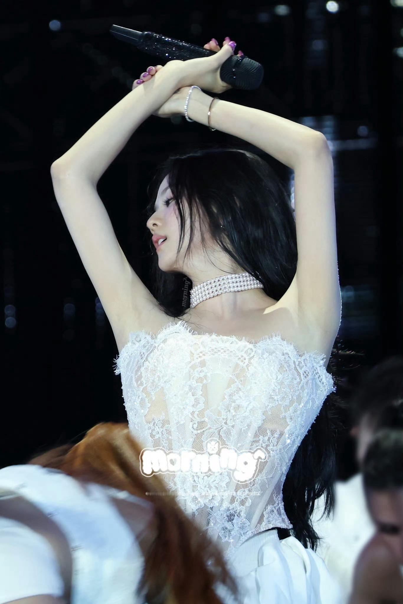 金智秀jisoo保存一下这两天秀秀姐～😘😘😘​​​