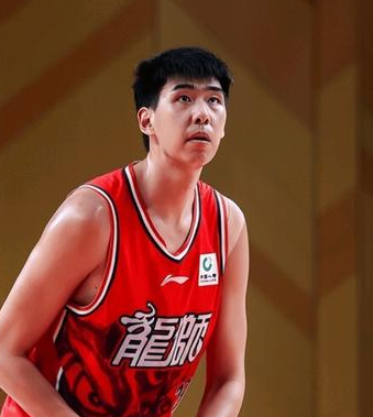 广州男篮球员徐昕谈自己未能入选正式国家队，他表示：我对进国家队这件事就是需要我的