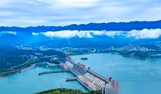 听说有人想不开，要拿我们家三峡大坝开刀？真的，看到这新闻我第一反应是笑了。是