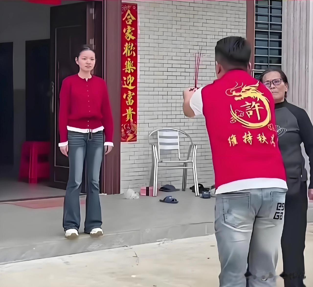 “小妈祖”被顶替后续如何处理？→1、村长被处分，管理层被问责；2、村民被惹