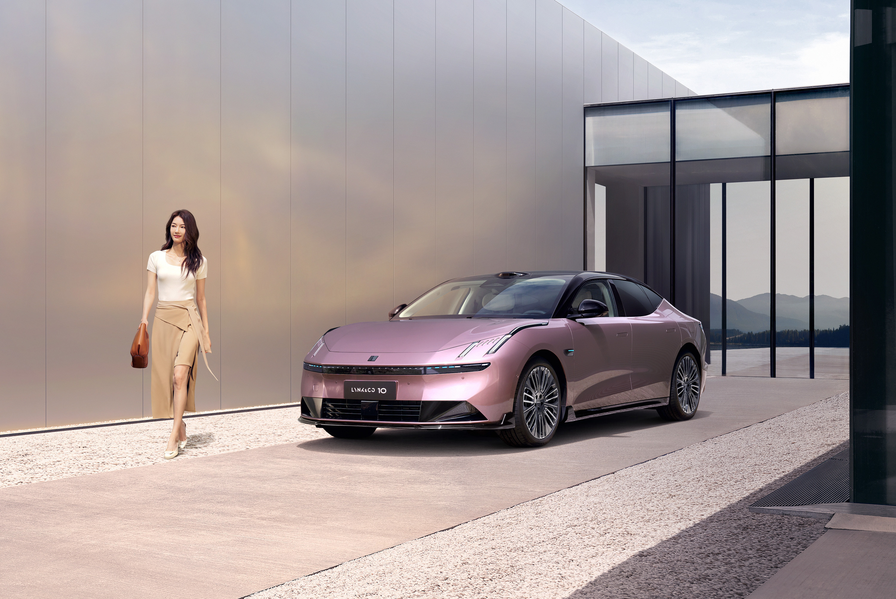 还记得那台搭载FlymeAuto的最帅混动轿车——领克10EM-P吗？领克宣布