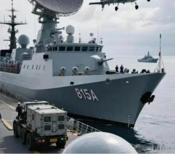 1. 中国815电子侦察船为何各国不敢攻击:中国815电子侦察船排水量约6000