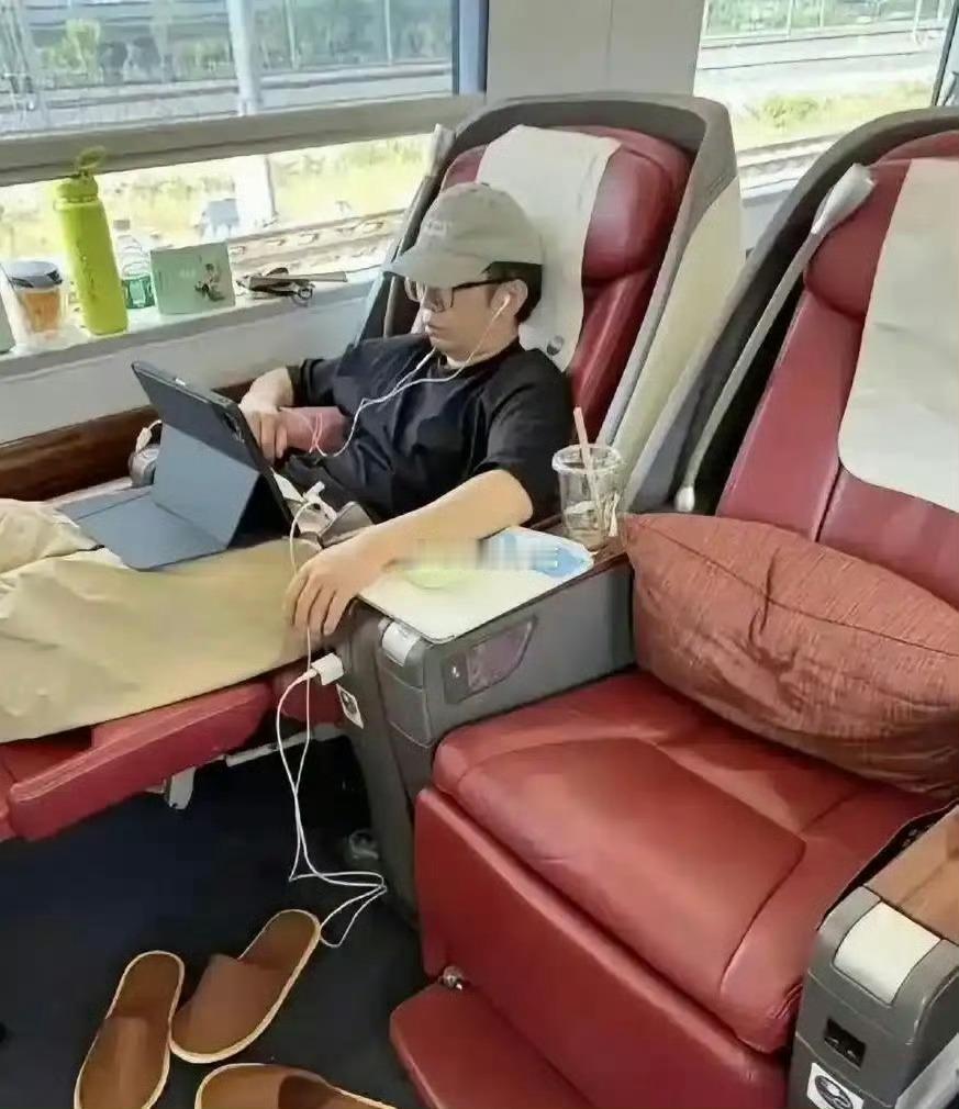 看到杨迪的这一幕，赚钱的意义具像化了