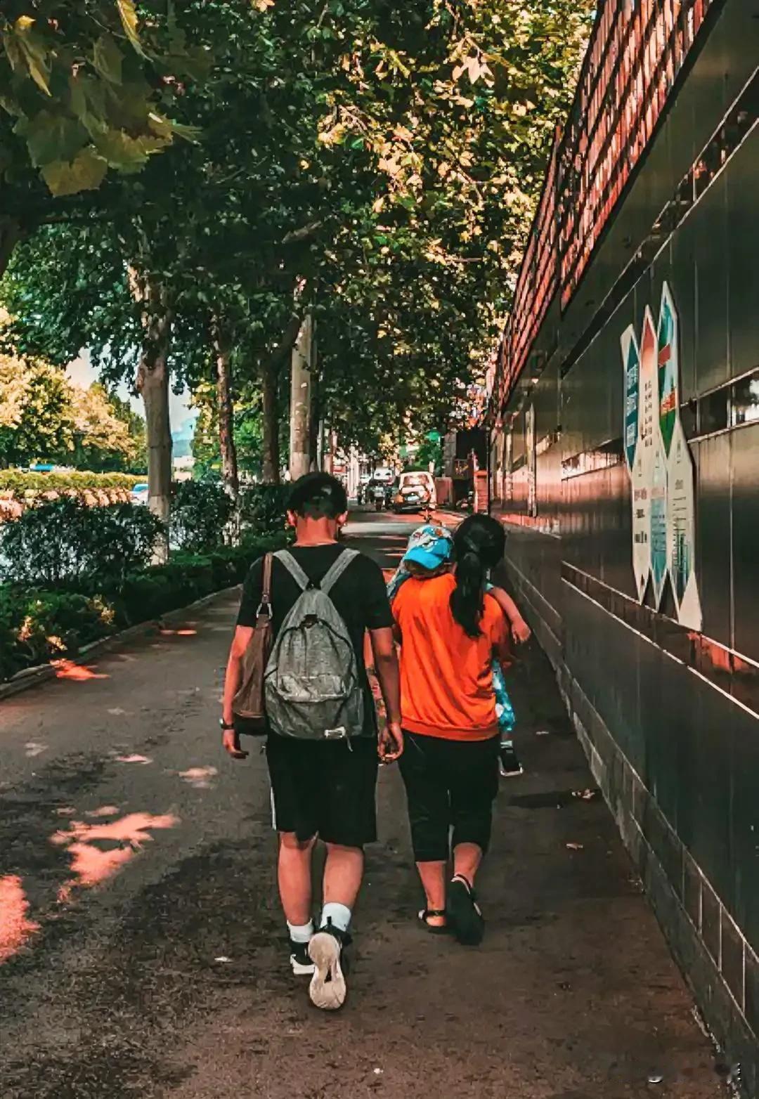 一个孩子有没有孝心，看三件事：第一，有没有主动给父母钱。第二，懂不懂得包容