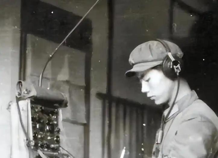 1979年，对越自卫反击战前线，我军指挥部的步话机突然传出越南兵的冷笑，我方所有