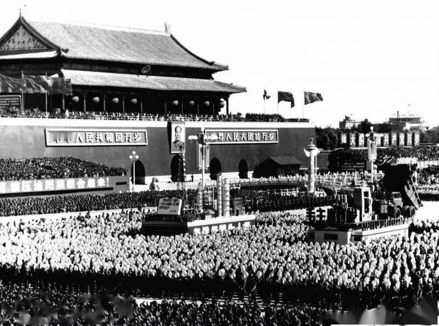 现在的天安门是秘密新建的，原来的早已被拆除？1969年国庆后，毛主席亲笔批示：原