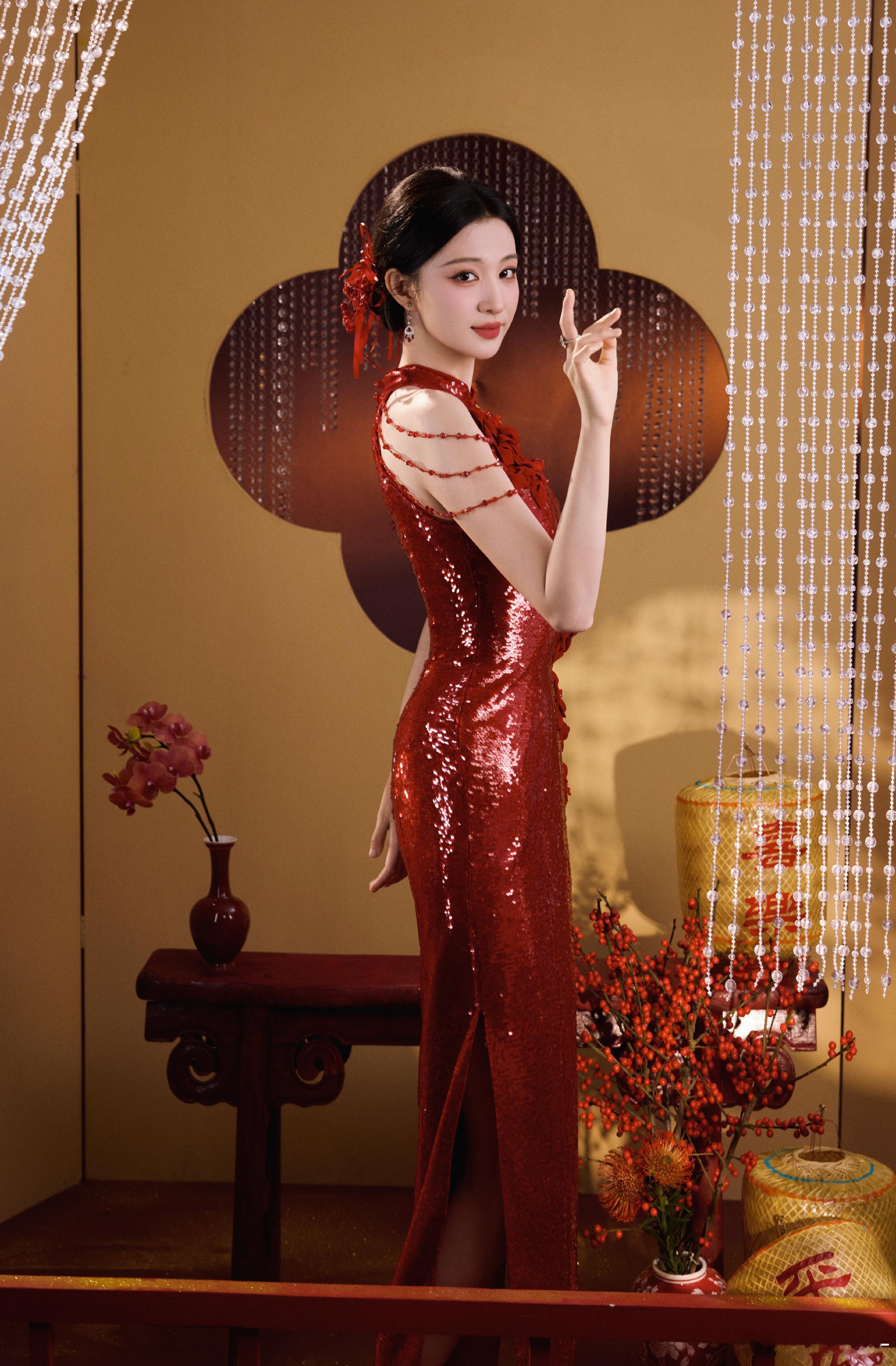 王楚然马年春晚造型王楚然央视春晚出图这个船咋这么美！！好明媚！！王楚然春晚出图