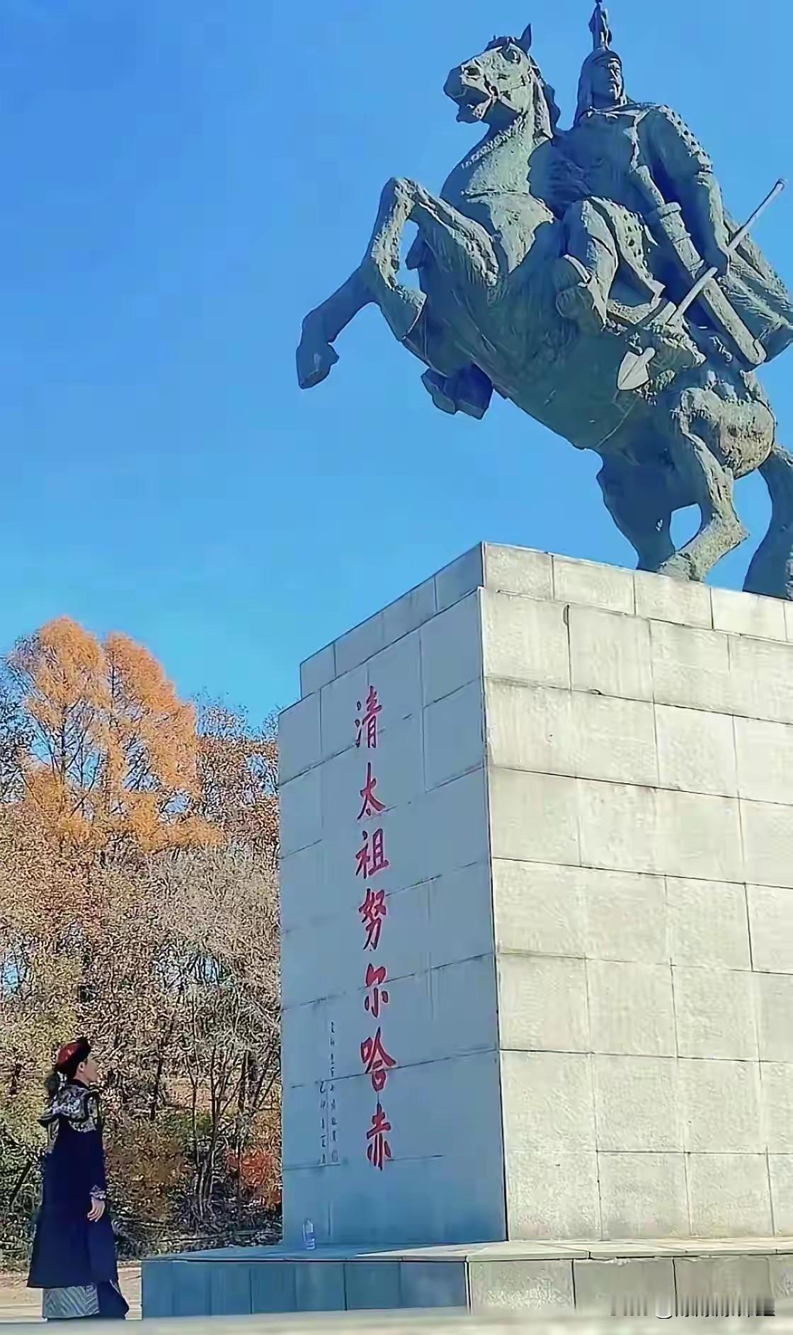 真是越琢磨越觉得这事儿“有毒”。我就纳了闷了，清华美院这帮搞艺术的，到底是在