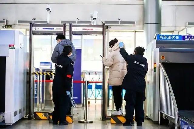 花费四万五买个月薪2500的工作，这到底是咋想的啊？阳春有十几个人通过中介，