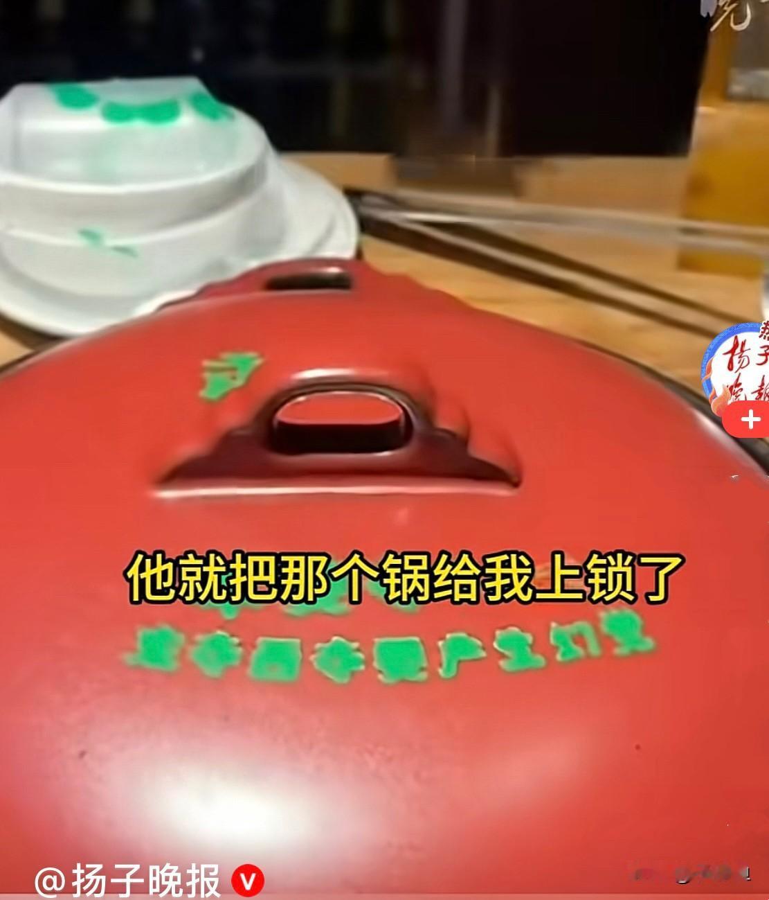 近日，一女子发视频她去云南一家餐厅吃野生菌汤，发现服务员把野生菌放入锅内添汤后，