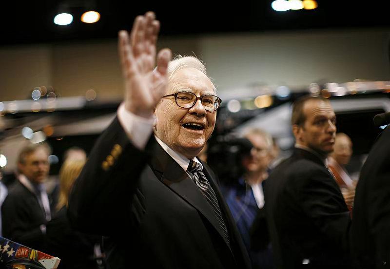 巴菲特三条建议给想成功的人：1、最好的投资：就是投资自己，投资自己，别人也无法拿