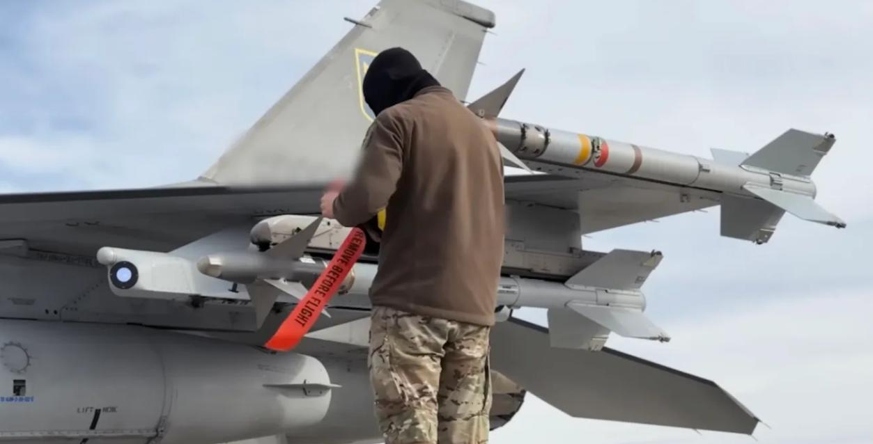 图文：在武器供应枯竭后，乌克兰的F-16机队只剩下“少数”美国制造的AIM-