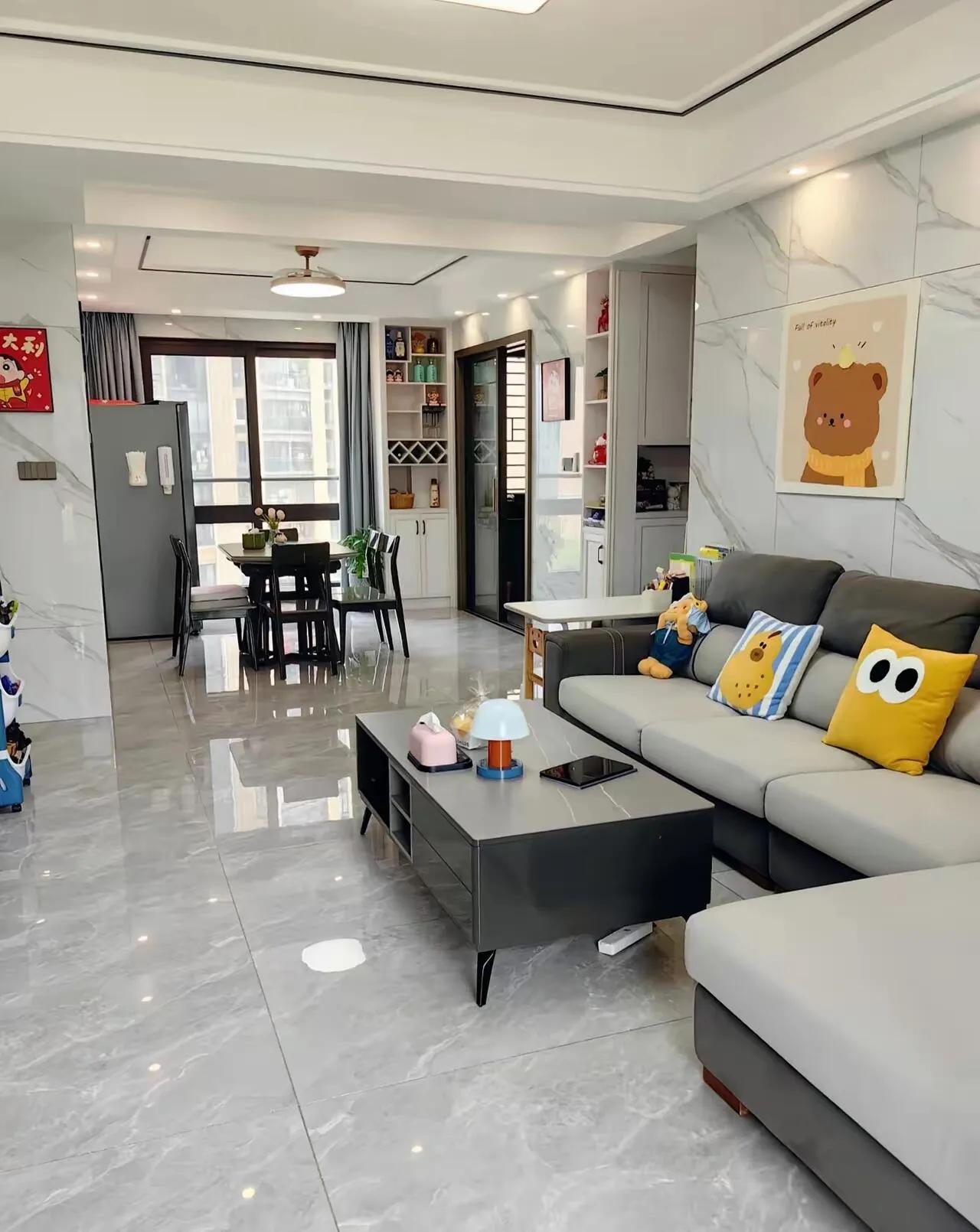 这辈子最后悔的事​就是买了只有一个厕所的房子​如果有钱换房子​我一定要选有