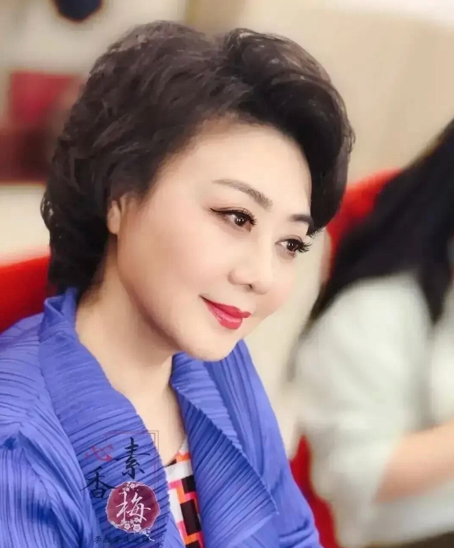 说她是京剧演员里的顶级美女，应该没有什么人不同意吧，1966年出生的她，已经59