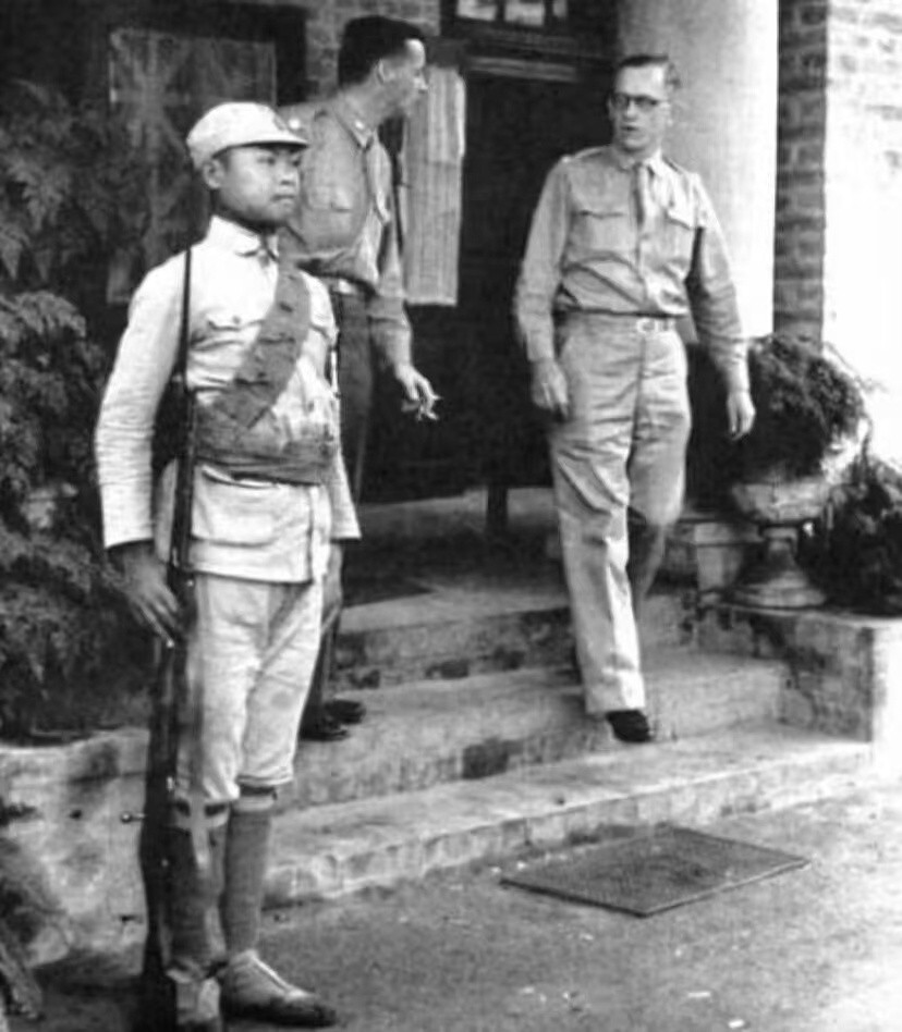 【中国人民抗战期间，苏联援华陆军武器编配】(一)坦克:T-26轻型坦克82辆,