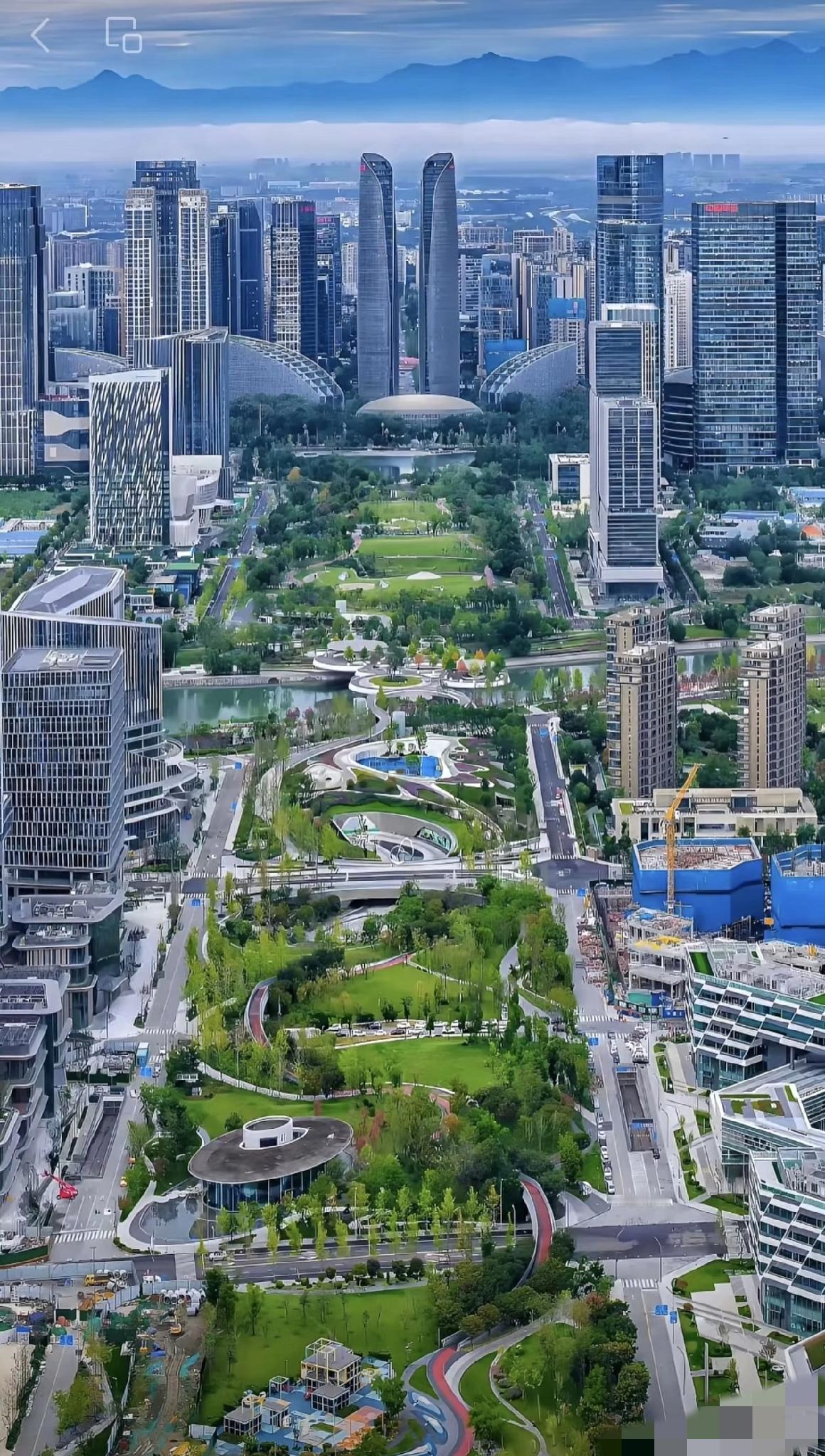 广州新中轴（海珠段）能做到成都这个效果吗[呲牙笑][呲牙笑]