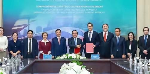 越南终于找到了接盘侠，跟德国的西门子合作开始修高铁了。​​其实很多人感到好奇，