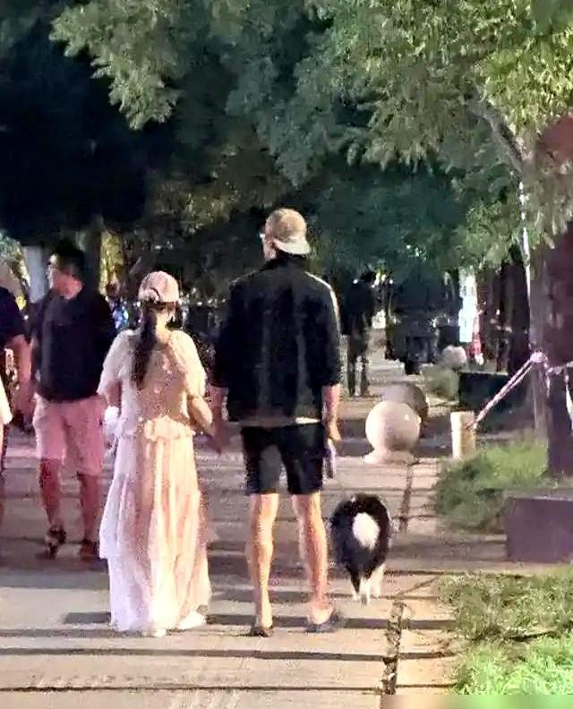 孙丞潇把婚前财产公证协议摆上台面时，金莎的底气彻底足了。被全网嘲了三年的“软