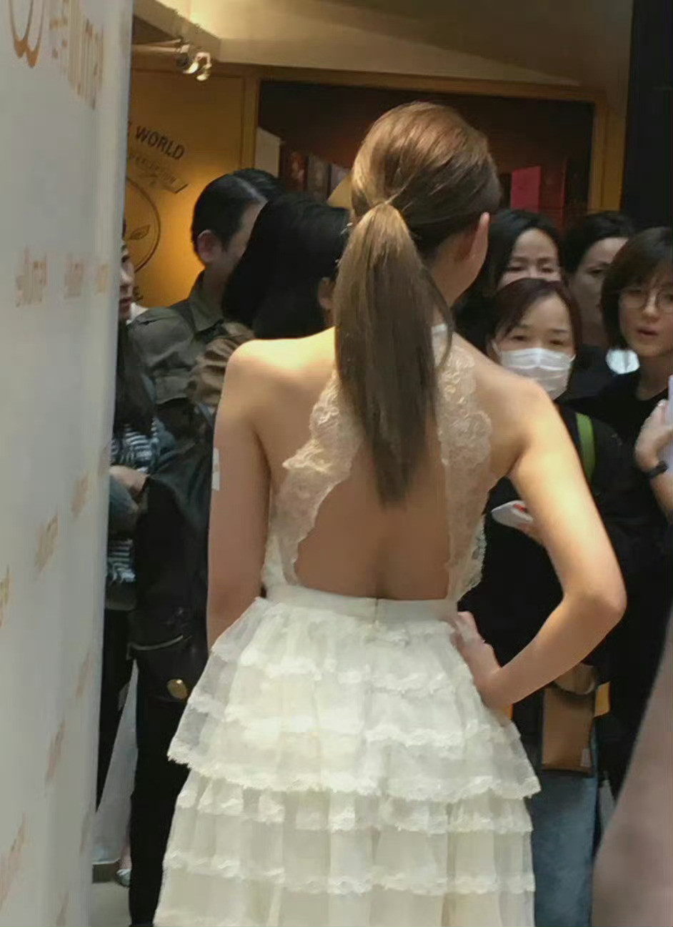 昆凌的背我羡慕了啊