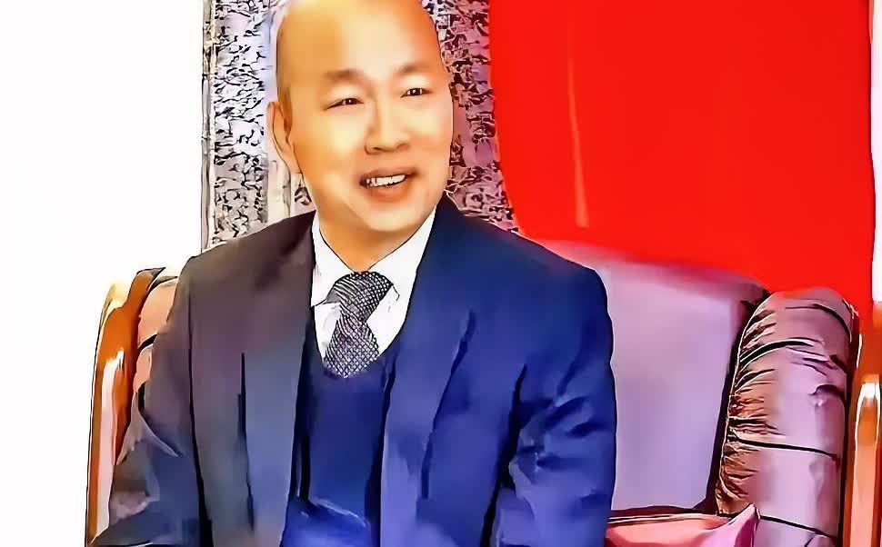 表面风平浪静，实则杀机四伏。当所有人都盯着台前喧嚣时，真正的权力博弈早已移步幕后
