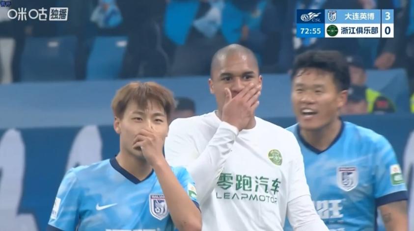 中超奇葩一幕：他俩人要没有互相对~骂~，我吃一个李镇全！！晚上大连英博和浙江