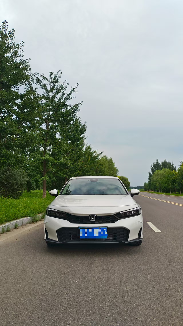 思域车主实测这几点太香了提车这段时间，开着我的白色思域到处跑，越开越爱，必须分