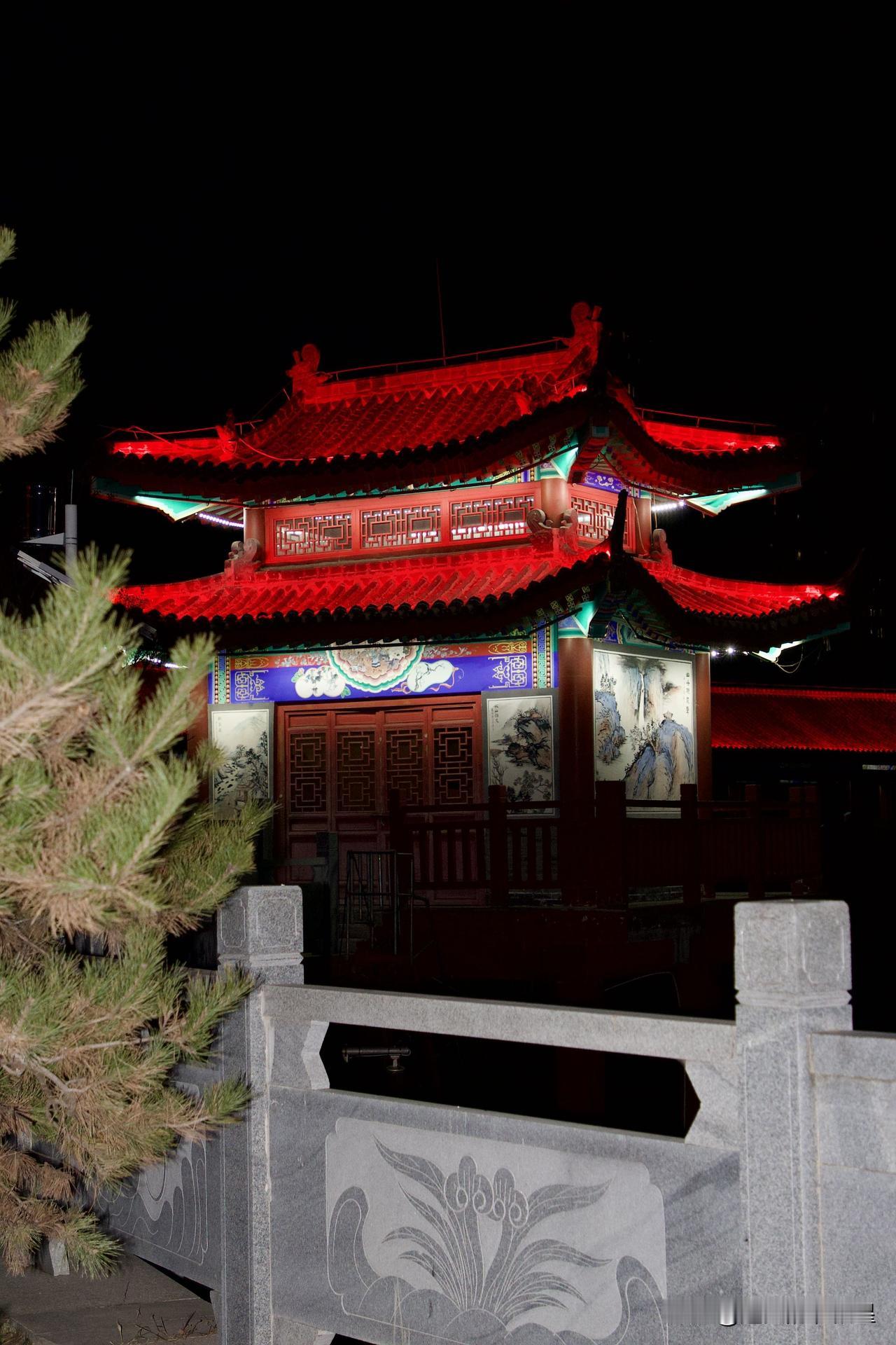 【郑州亳都新象：花16亿造的“商都盆景”，为何让人逛完就忘？】斥资16亿打造