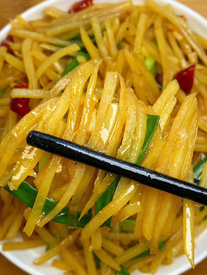 家常菜全家都爱吃的酸辣土豆丝​​​