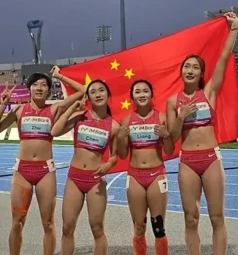 刚刚结束的亚洲田径锦标赛女子200米决赛，中国队16岁的小孩姐陈妤颉跑出22秒9