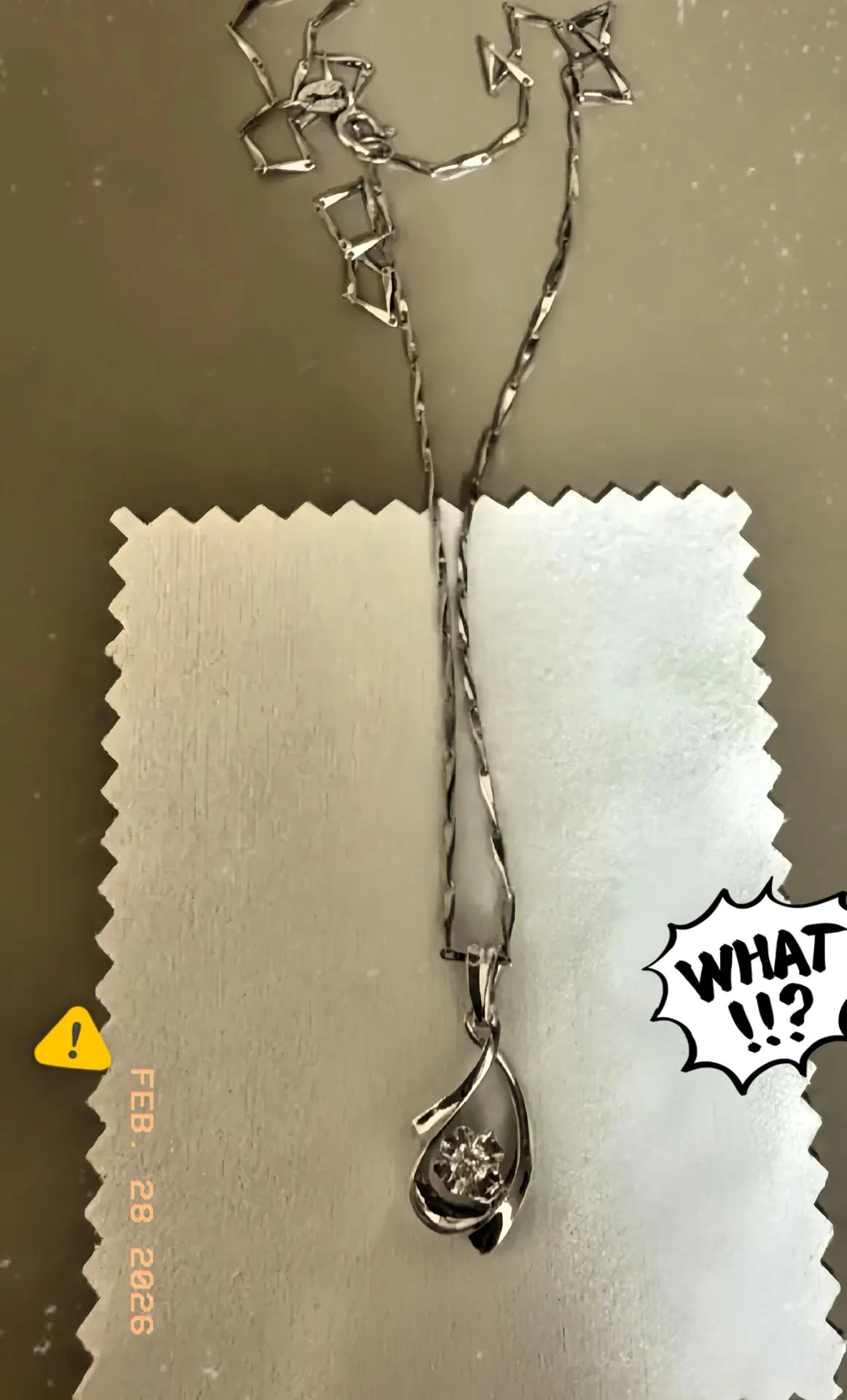 真被自己蠢到哭！前天卖了条10.72克的铂金项链，结果回家找发票才发现，吊坠