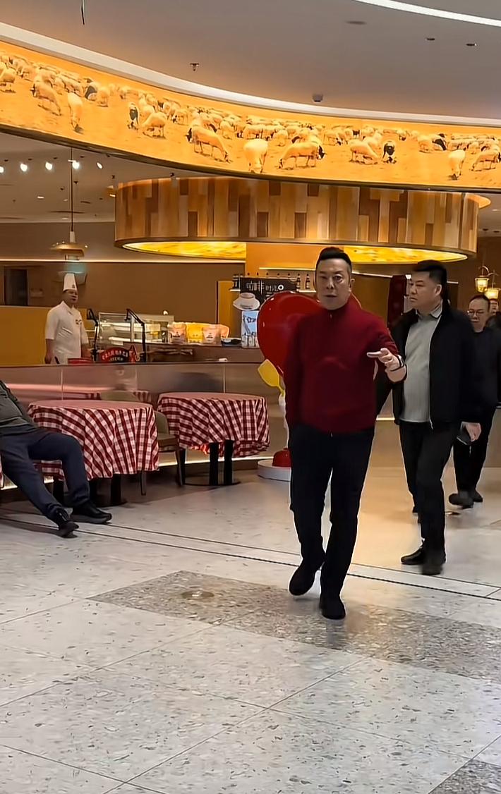 西贝全国关店120家，要强的贾国龙撂挑子了西贝贾国龙经过多项措施没有能