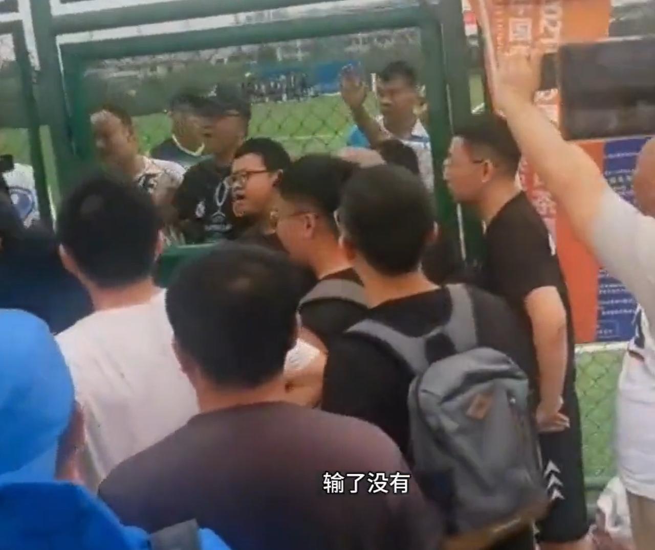 董路说的恩人中，还有比亚迪呢！至于比亚迪帮助了什么，怎么帮助的，帮助了多少，