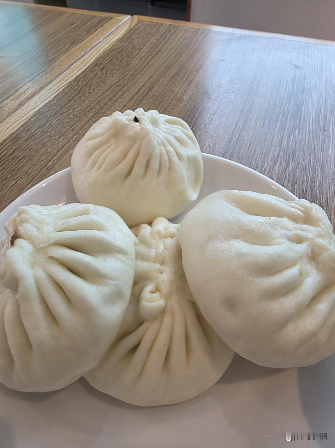 我的七夕午饭……今天中午没去我充值的那家快餐店，去了它旁边的包子铺。再好吃的