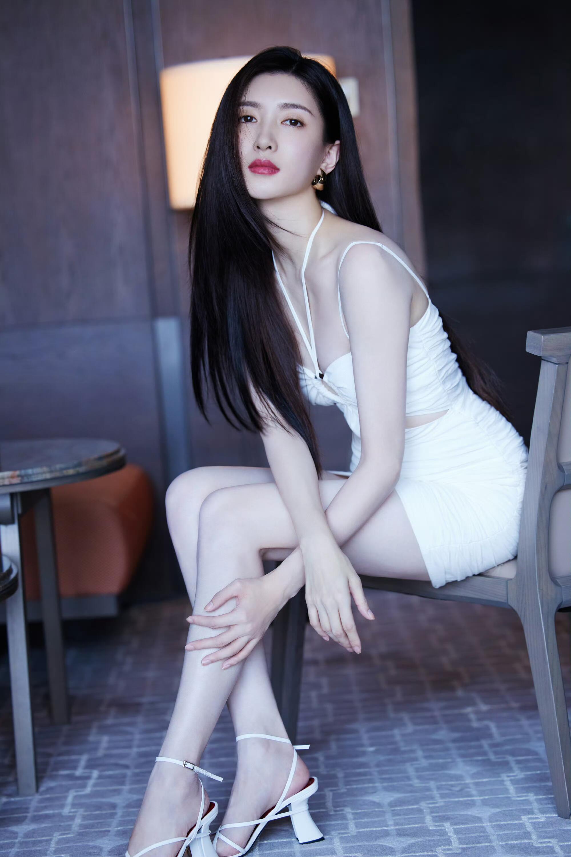 江疏影这皮肤是牛奶泡出来的吗？