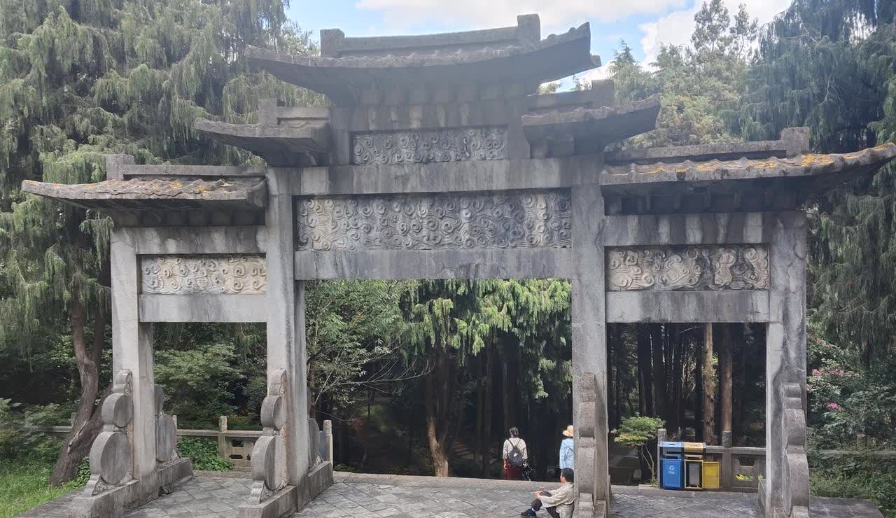 果然是朝中有高人，是哪个大聪明提出的在黄岩岛设立自然保护区，这是要从环保领域也把
