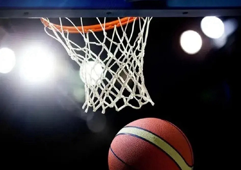 这轮CBA联赛有个球队，一场球共得了99分。其中三个外援合计得了88分，而国内8