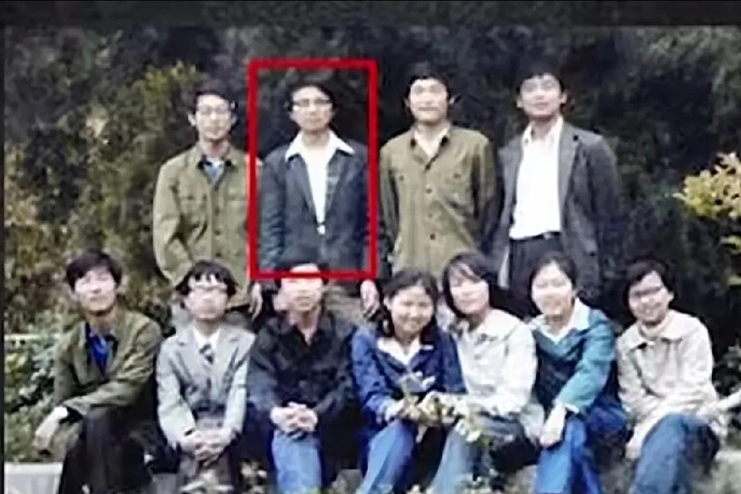 1984年，王传福尚在大学勤工俭学读大一，李书福还在危房里搞冰箱，魏建军已开上了