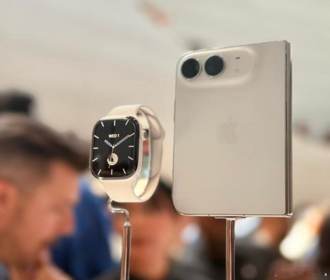 iPhoneDuo过渡动画完美，看了现场演示视频，展开折叠那一下的过渡动画确实